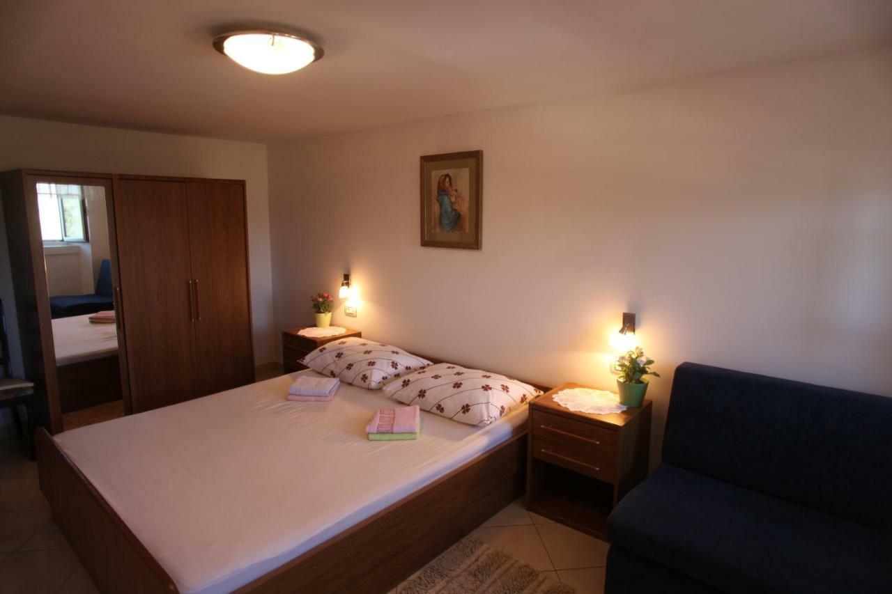 Accommodation Lily Vrana  エクステリア 写真