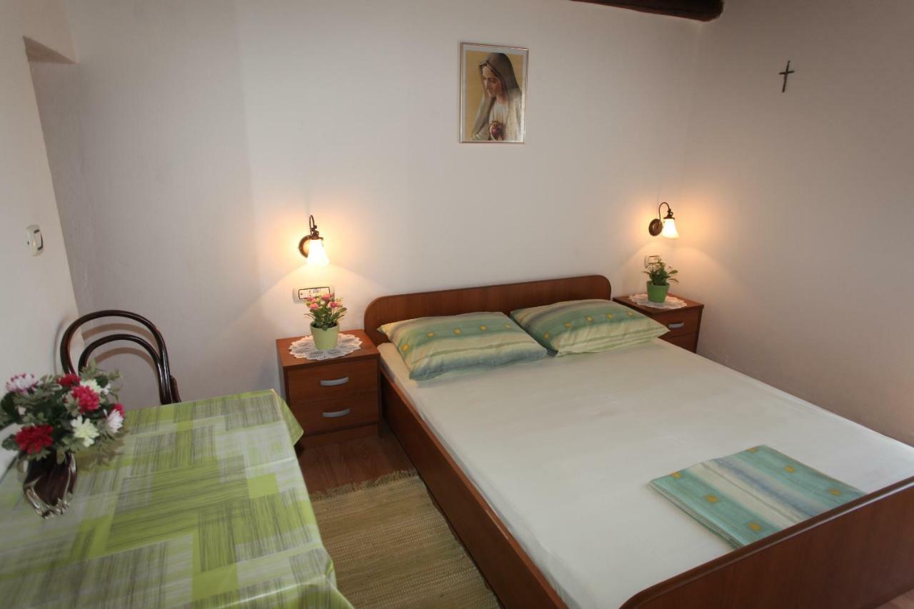 Accommodation Lily Vrana  エクステリア 写真