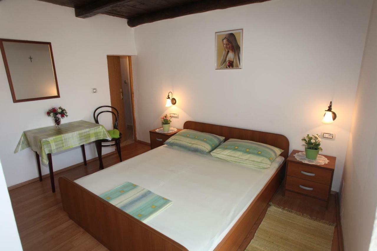 Accommodation Lily Vrana  エクステリア 写真